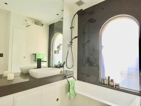 3 Storey Home Close Walk To Fox Studios SCG & City - Tourism Cairns 5