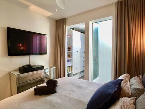 3 Storey Home Close Walk To Fox Studios SCG & City - Tourism Cairns 17