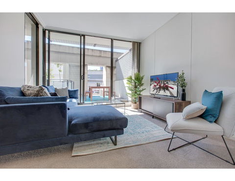 Walk To The Convention Centre, Casino, City - Tourism Cairns 0