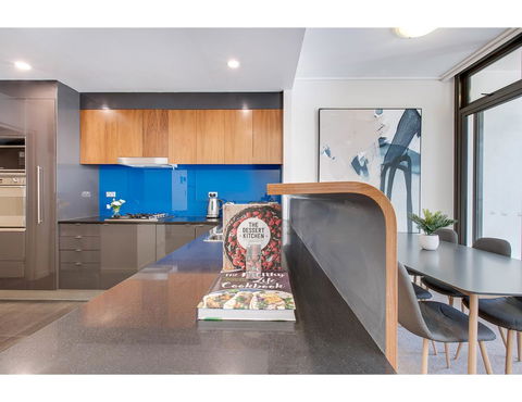 Walk To The Convention Centre, Casino, City - Tourism Cairns 12