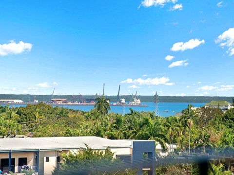 Nomikis\'On The Avenue - Tourism Cairns 15