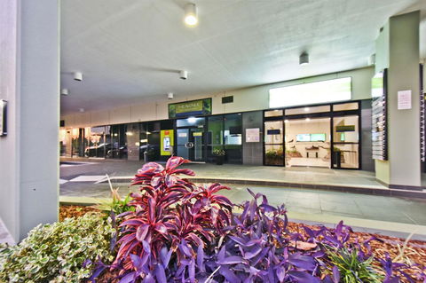 Nomikis\'On The Avenue - Tourism Cairns 19