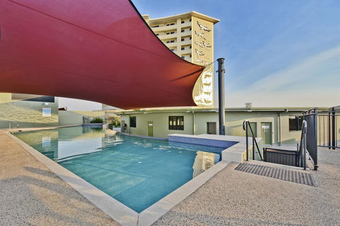 Nomikis\'On The Avenue - Tourism Cairns 17