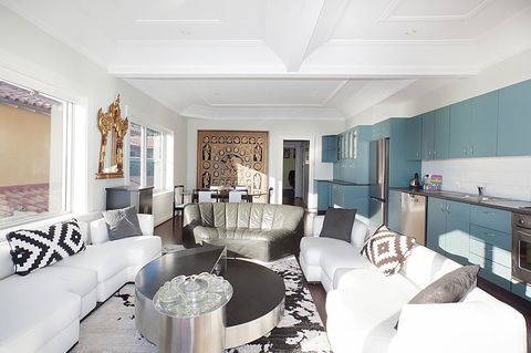 Art Deco Apartment With Breathtaking Water Views - Tourism Cairns 7