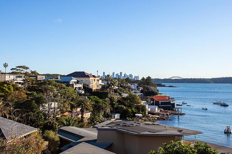 Art Deco Apartment With Breathtaking Water Views - Tourism Cairns 11