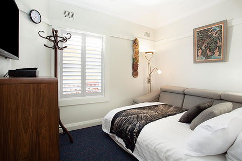 Art Deco Apartment With Breathtaking Water Views - Tourism Cairns 9