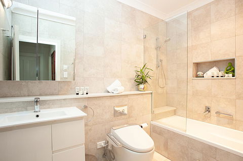 Art Deco Apartment With Breathtaking Water Views - Tourism Cairns 2