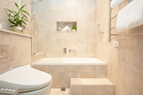 Art Deco Apartment With Breathtaking Water Views - Tourism Cairns 5