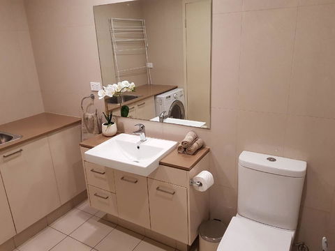 Darwin-Ocean Views, Tropical Getaway, Pool & Aircon - Tourism Cairns 14