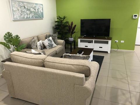 Darwin-Ocean Views, Tropical Getaway, Pool & Aircon - Tourism Cairns 4