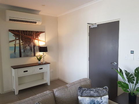 Darwin-Ocean Views, Tropical Getaway, Pool & Aircon - Tourism Cairns 6