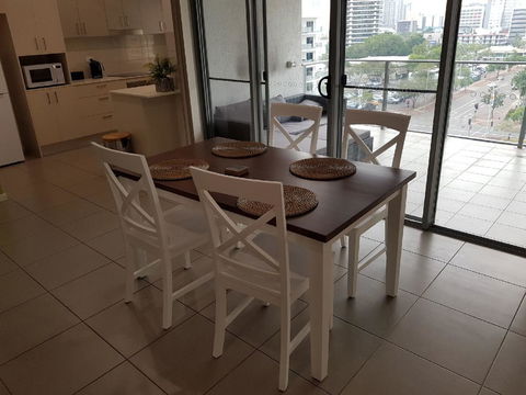 Darwin-Ocean Views, Tropical Getaway, Pool & Aircon - Tourism Cairns 7