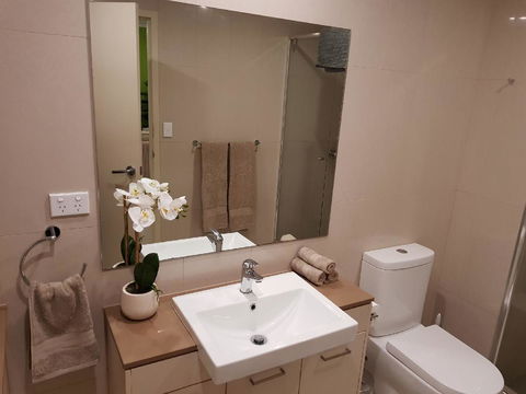Darwin-Ocean Views, Tropical Getaway, Pool & Aircon - Tourism Cairns 13