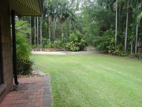 DARWIN'S SHADY ACRES RETREAT - Tourism Cairns 9
