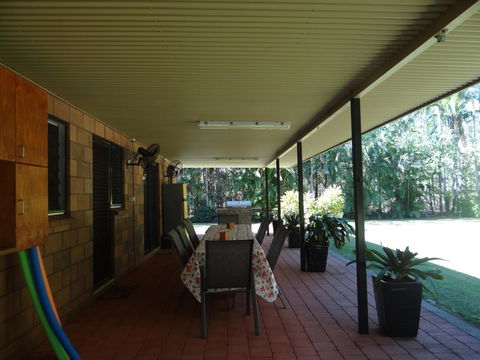 DARWIN'S SHADY ACRES RETREAT - Tourism Cairns 6