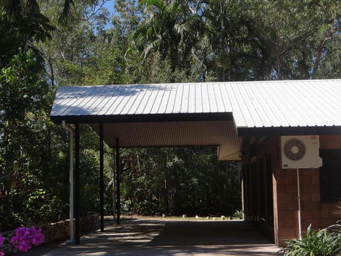 DARWIN'S SHADY ACRES RETREAT - Tourism Cairns 3