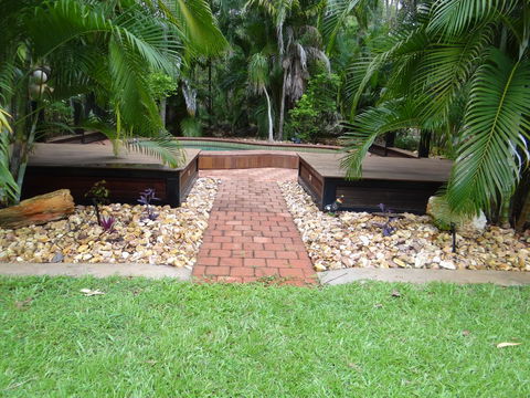 DARWIN'S SHADY ACRES RETREAT - Tourism Cairns 10