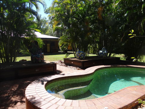DARWIN'S SHADY ACRES RETREAT - Tourism Cairns 12