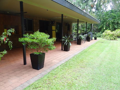 DARWIN'S SHADY ACRES RETREAT - Tourism Cairns 7