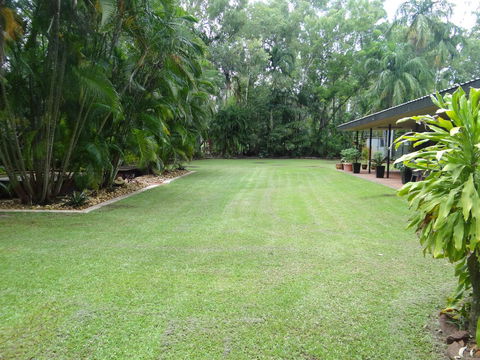 DARWIN'S SHADY ACRES RETREAT - Tourism Cairns 8