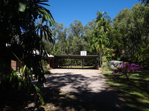 DARWIN'S SHADY ACRES RETREAT - Tourism Cairns 4