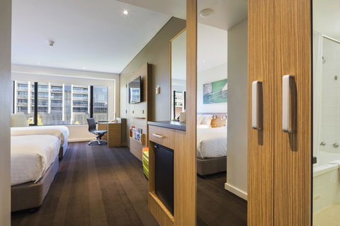 Crowne Plaza Canberra, An IHG Hotel - Tourism Cairns 23