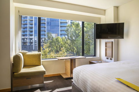 Crowne Plaza Canberra, An IHG Hotel - Tourism Cairns 14