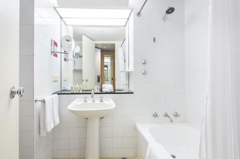 Crowne Plaza Canberra, An IHG Hotel - Tourism Cairns 26