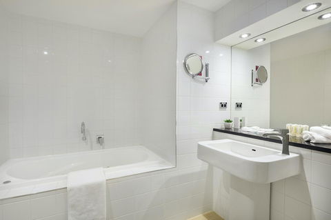 Crowne Plaza Canberra, An IHG Hotel - Tourism Cairns 28