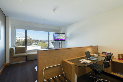 Crowne Plaza Canberra, An IHG Hotel - Tourism Cairns 15