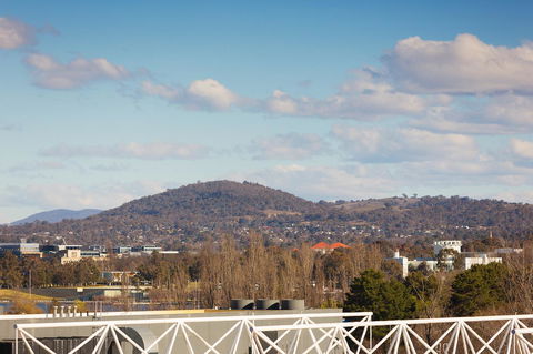 Crowne Plaza Canberra, An IHG Hotel - Tourism Cairns 16