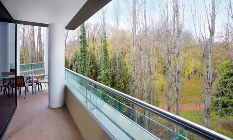 Crowne Plaza Canberra, An IHG Hotel - Tourism Cairns 12