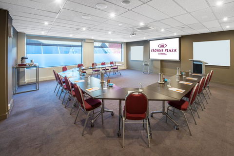 Crowne Plaza Canberra, An IHG Hotel - Tourism Cairns 8