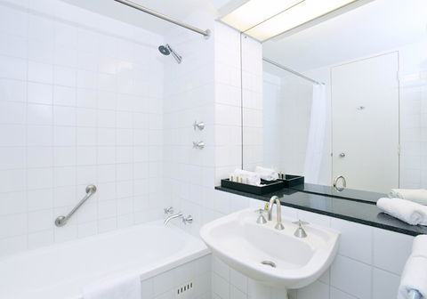 Crowne Plaza Canberra, An IHG Hotel - Tourism Cairns 25