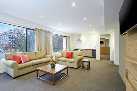Crowne Plaza Canberra, An IHG Hotel - Tourism Cairns 11