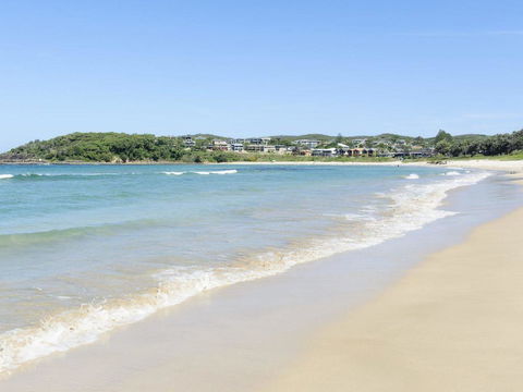 Bombora @ Fingal Bay - Tourism Cairns 3