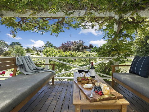 Bourne Cottage - Perfect For All Seasons - Tourism Cairns 0