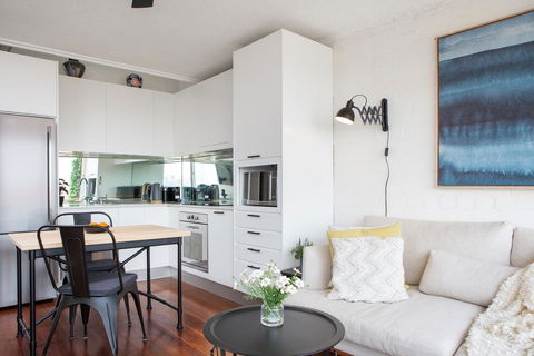 Boutique Apartment With Fantastic Harbour Views - Tourism Cairns 1