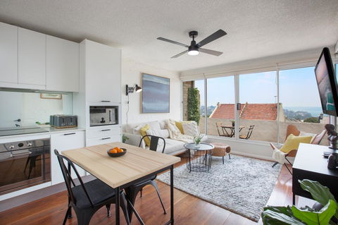 Boutique Apartment With Fantastic Harbour Views - Tourism Cairns 0