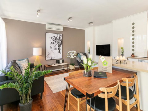 Boutique Stays - Sandy Breeze 3 - Tourism Cairns 0