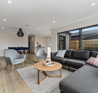 Brand New and Beautiful - Rosebud Holiday Home - Tourism Cairns