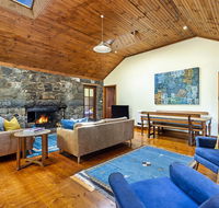 Breakfast Creek Cottage - Central bluestone cottage - Tourism Cairns