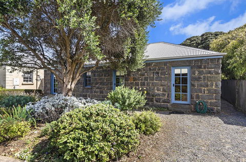 Breakfast Creek Cottage - Central Bluestone Cottage - Tourism Cairns 2