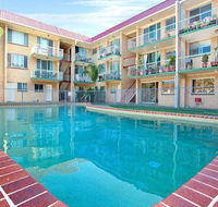 Bribie Beach King bed Unit overlooking pool - Tourism Cairns