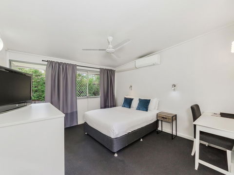 Brook Hotel - Tourism Cairns 1