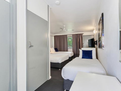 Brook Hotel - Tourism Cairns 2