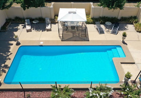 Burringa Garden Motel - Tourism Cairns 1