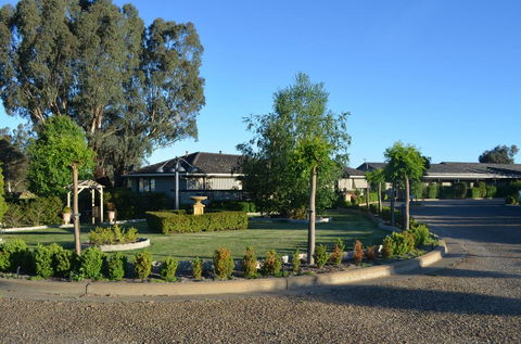 Burringa Garden Motel - Tourism Cairns 0