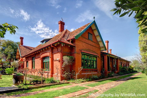 Buxton Manor - Tourism Cairns 0