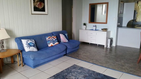 By The Sea Unit 3, 13 Esplanade, Kings Beach - Tourism Cairns 2